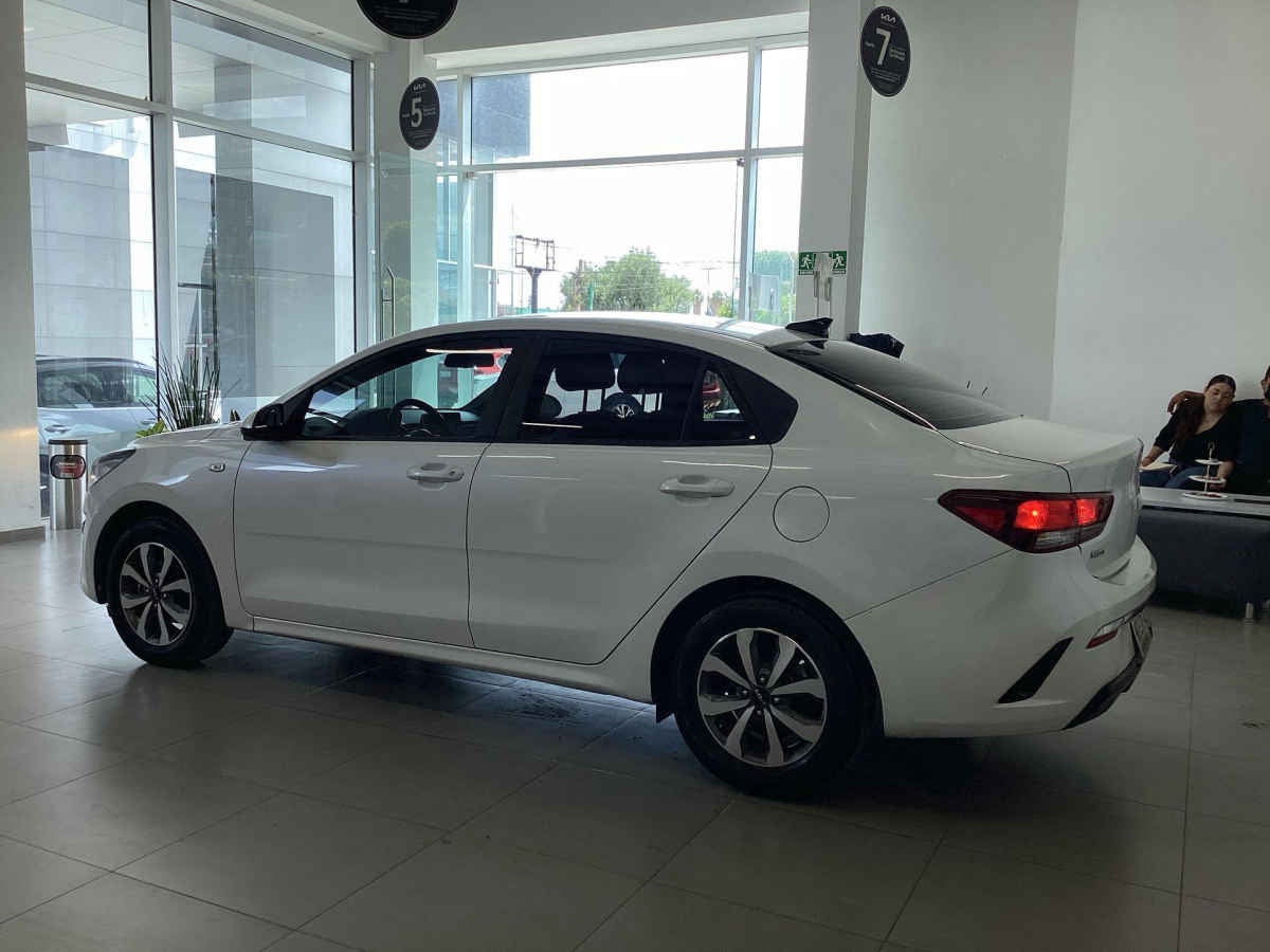 2023 Kia KIA RIO SEDAN 4p LX L4/1.6 Man