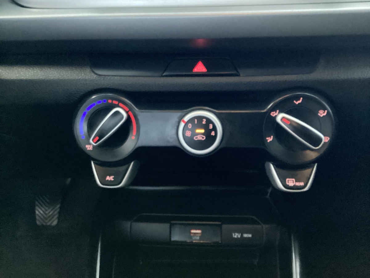 2023 Kia KIA RIO SEDAN 4p LX L4/1.6 Man