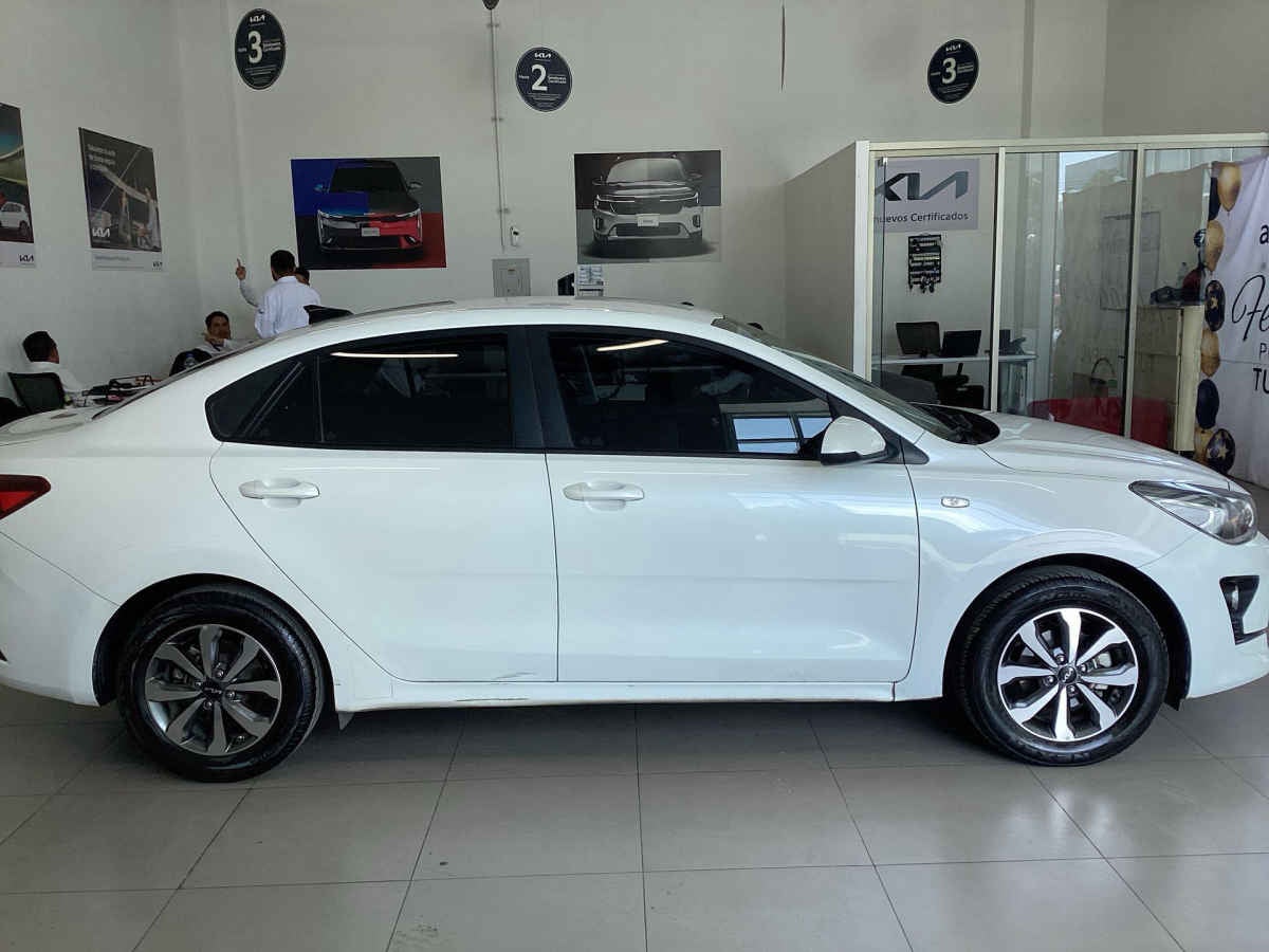 2023 Kia KIA RIO SEDAN 4p LX L4/1.6 Man