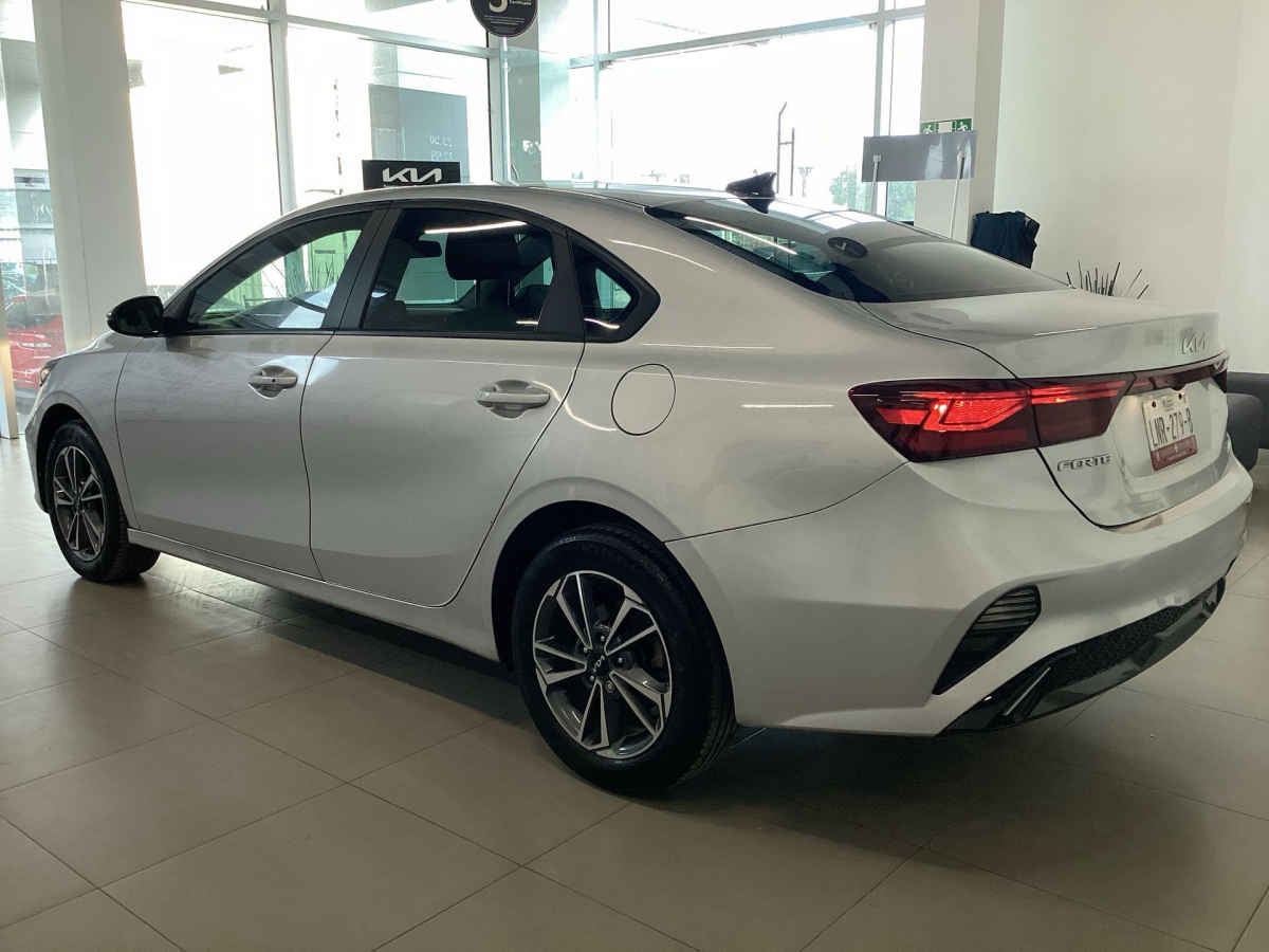 2024 Kia FORTE SEDAN 4p LX L4/2.0 Aut