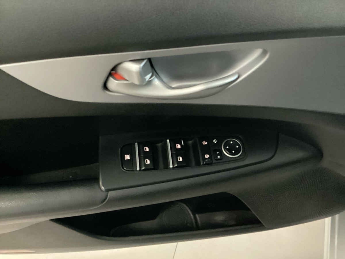 2024 Kia FORTE SEDAN 4p LX L4/2.0 Aut