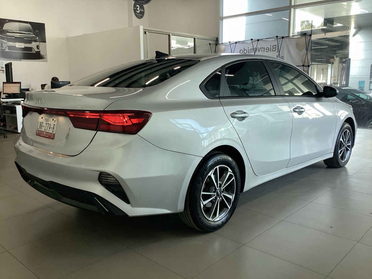 2024 Kia FORTE SEDAN 4p LX L4/2.0 Aut