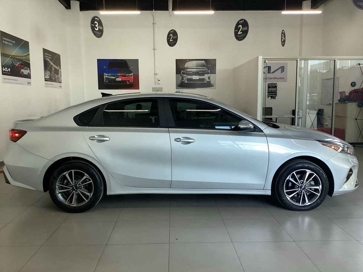 2024 Kia FORTE SEDAN 4p LX L4/2.0 Aut
