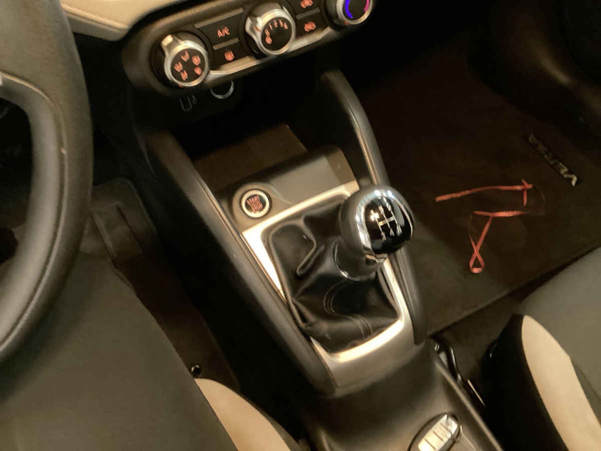 2021 Nissan Versa 4p Advance L4/1.6 Man