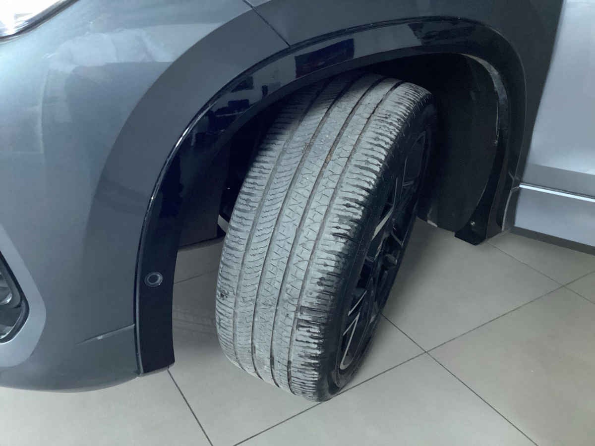 2025 Volkswagen Tiguan 5p R-Line L4/1.4/T Aut