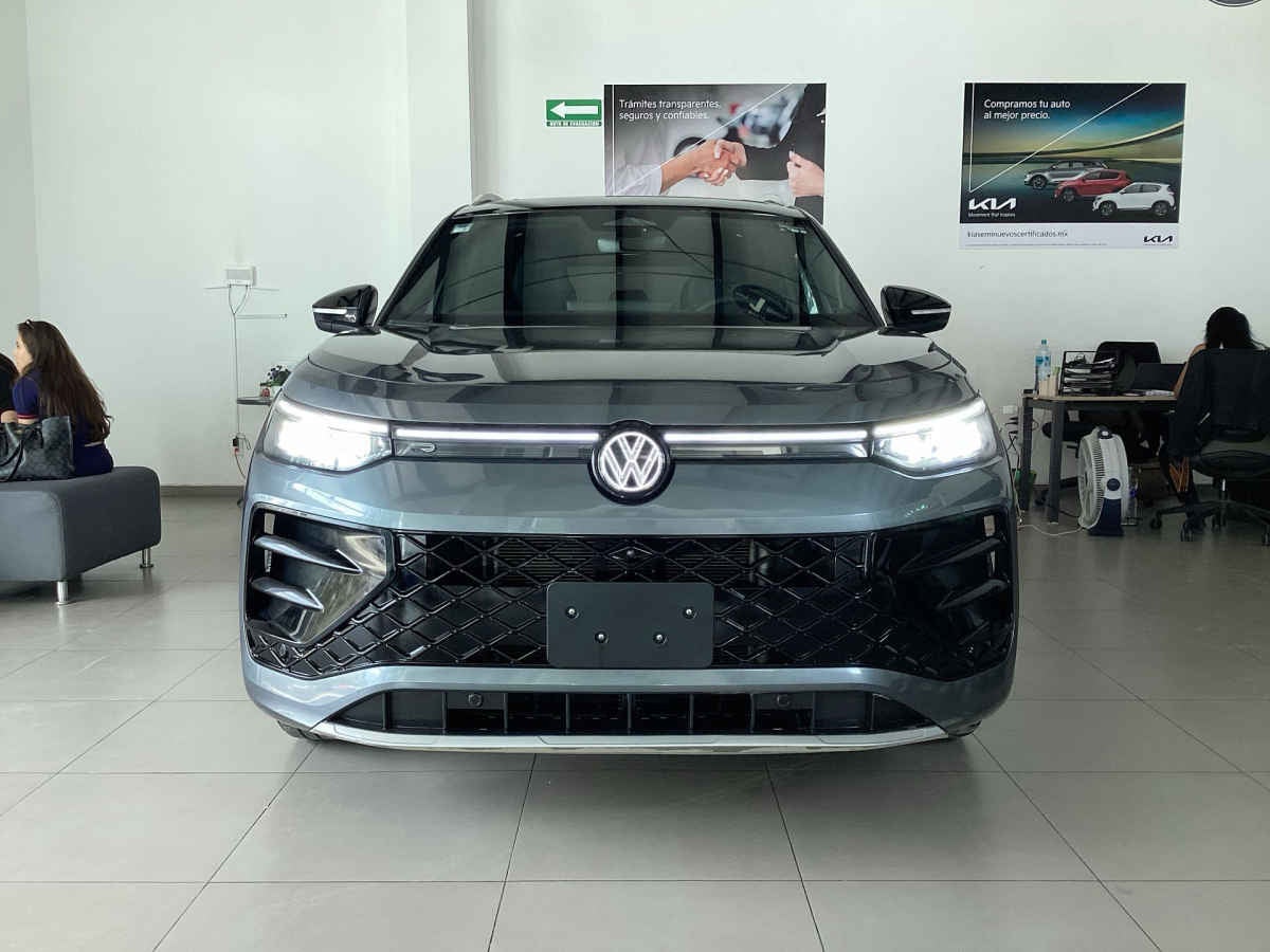 2025 Volkswagen Tiguan 5p R-Line L4/1.4/T Aut