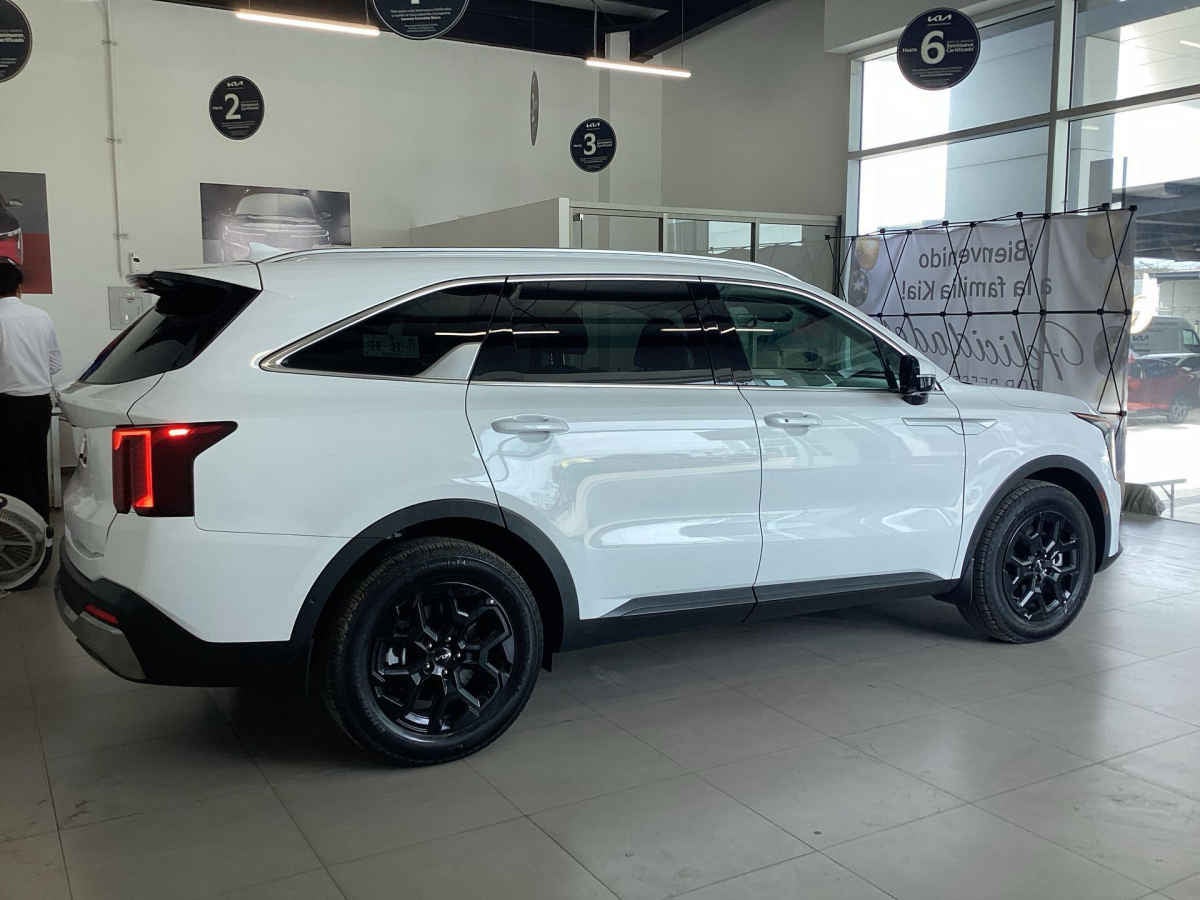 2026 Kia Sorento 5p SXL L4/2.5/T Aut