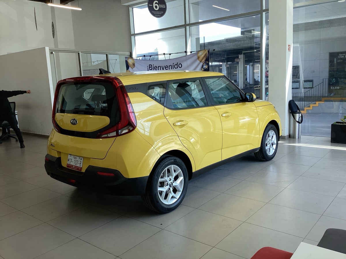 2020 Kia Soul 5p LX 1.6l 121 HP TM6 RA-16"