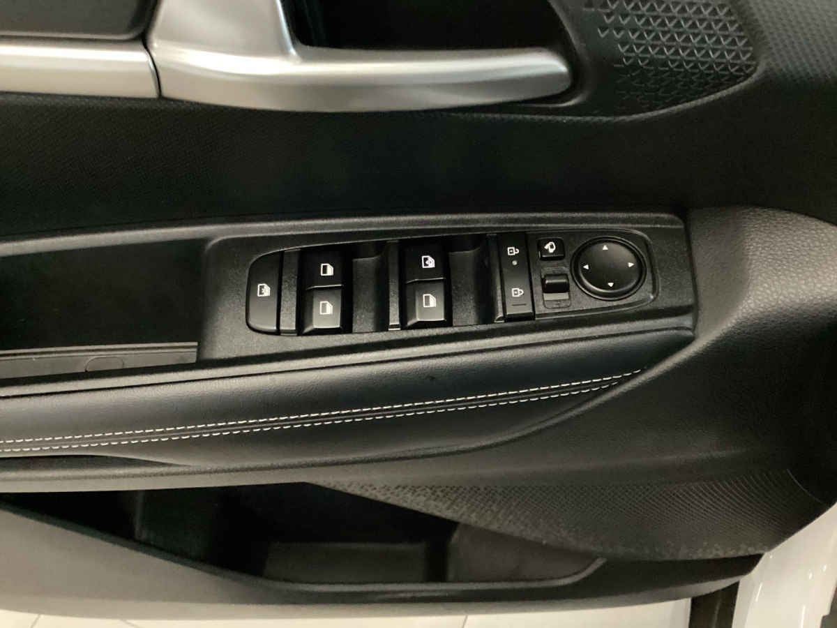 2027 Kia Sonet 5p SX L4/1.5 Aut