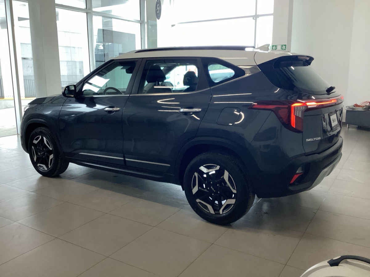 2025 Kia SELTOS 5p SXL L4/1.4/T Aut