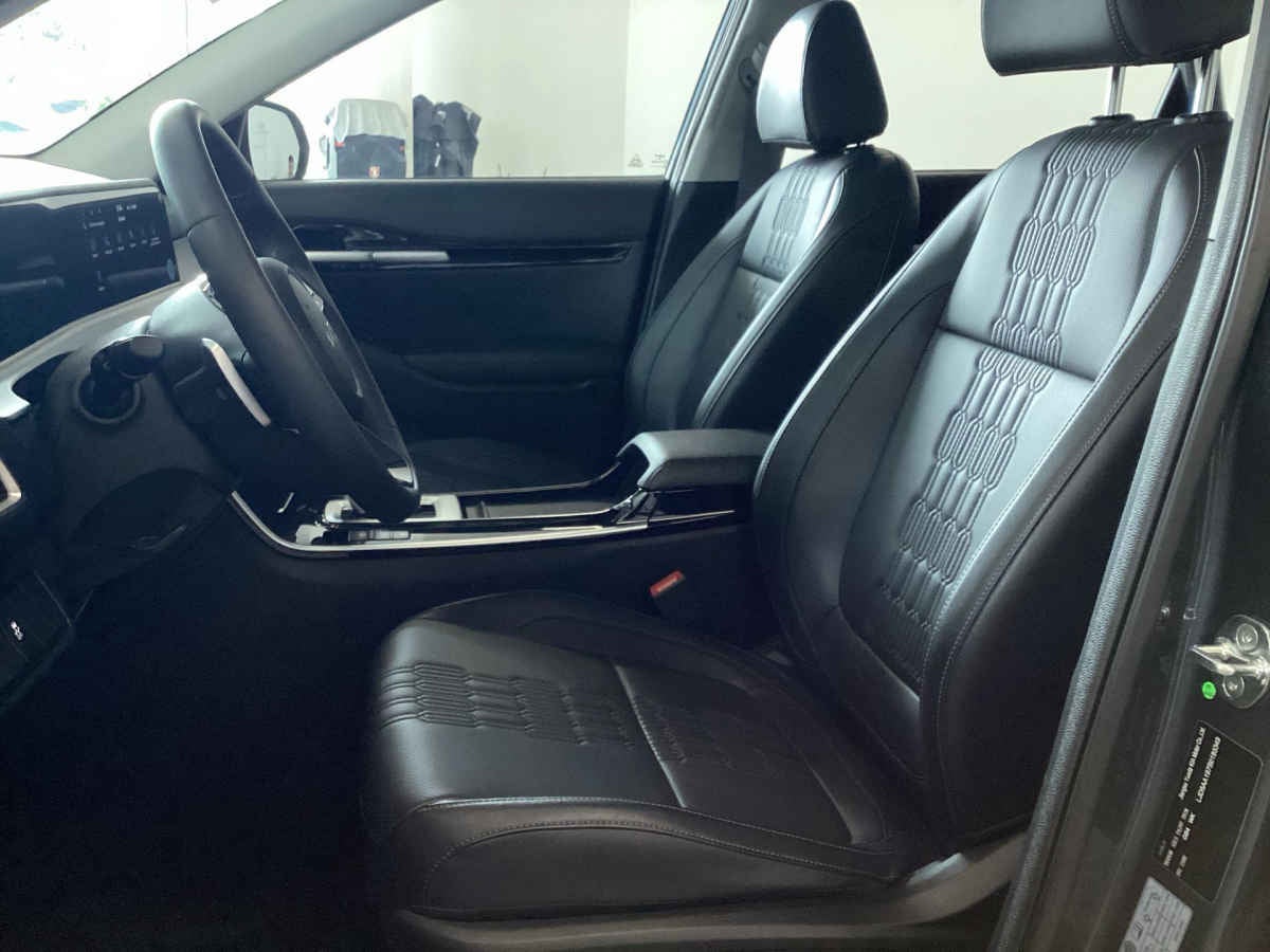 2025 Kia SELTOS 5p SXL L4/1.4/T Aut