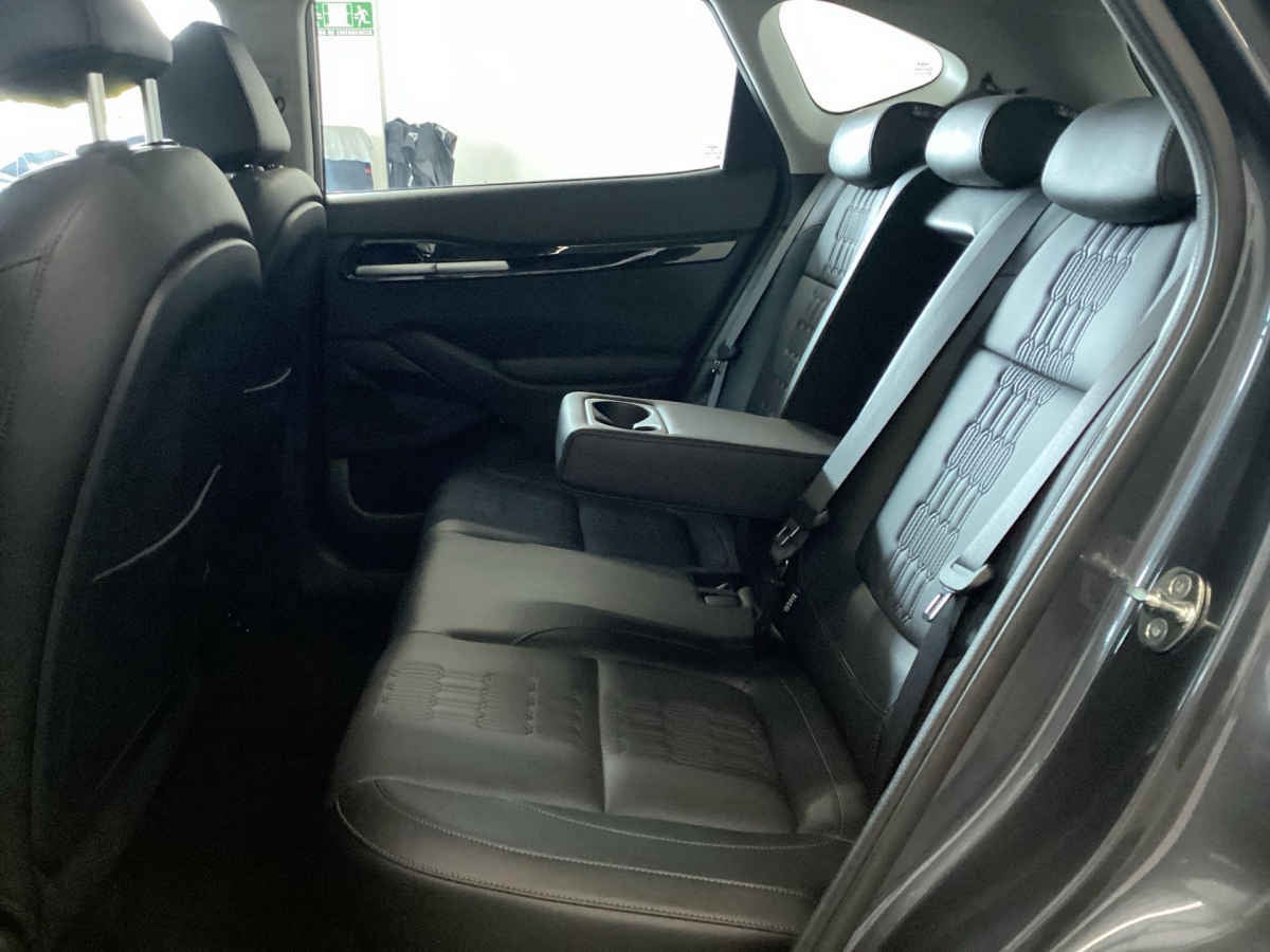 2025 Kia SELTOS 5p SXL L4/1.4/T Aut
