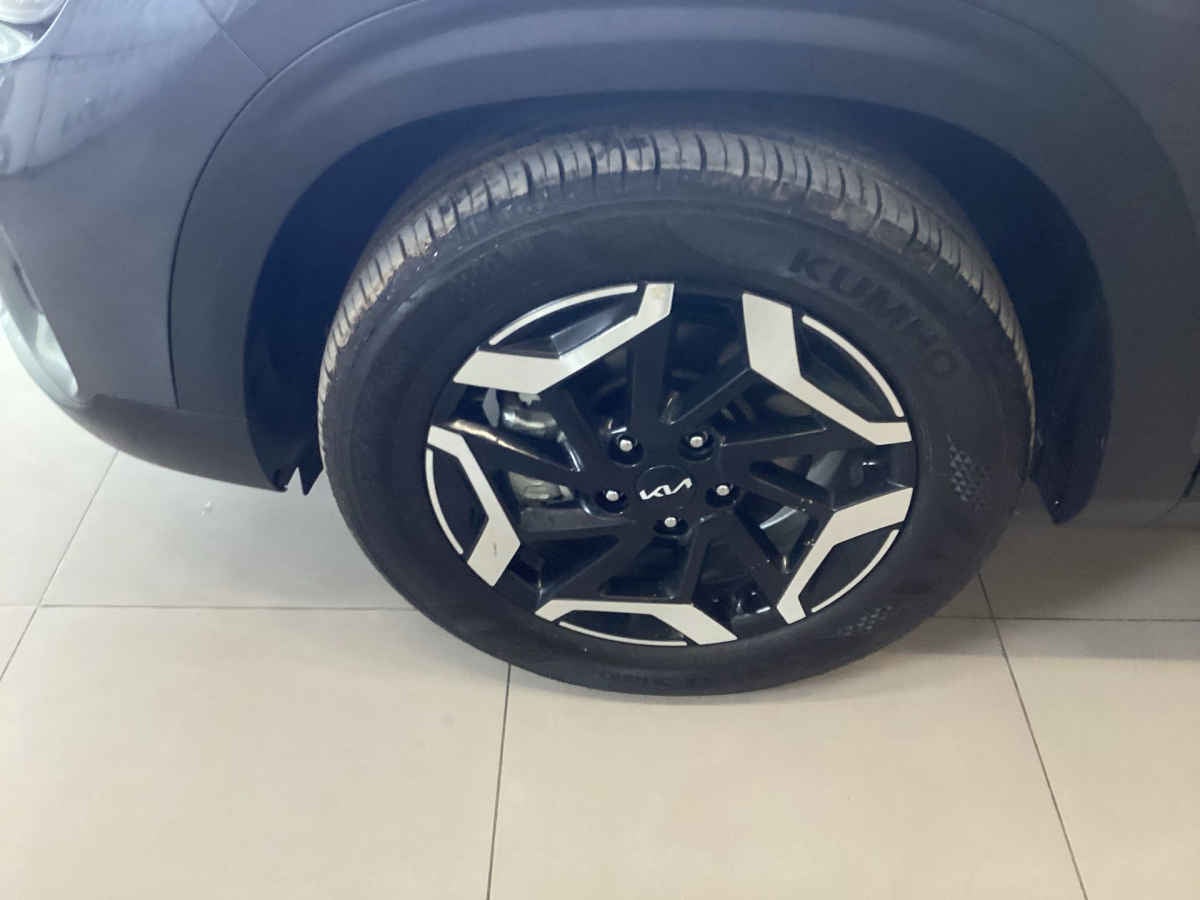 2025 Kia SELTOS 5p SXL L4/1.4/T Aut