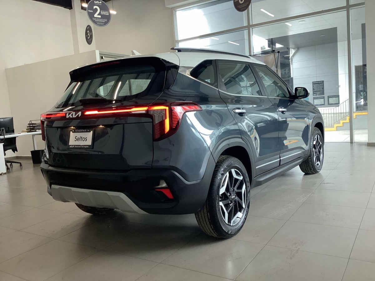 2025 Kia SELTOS 5p SXL L4/1.4/T Aut