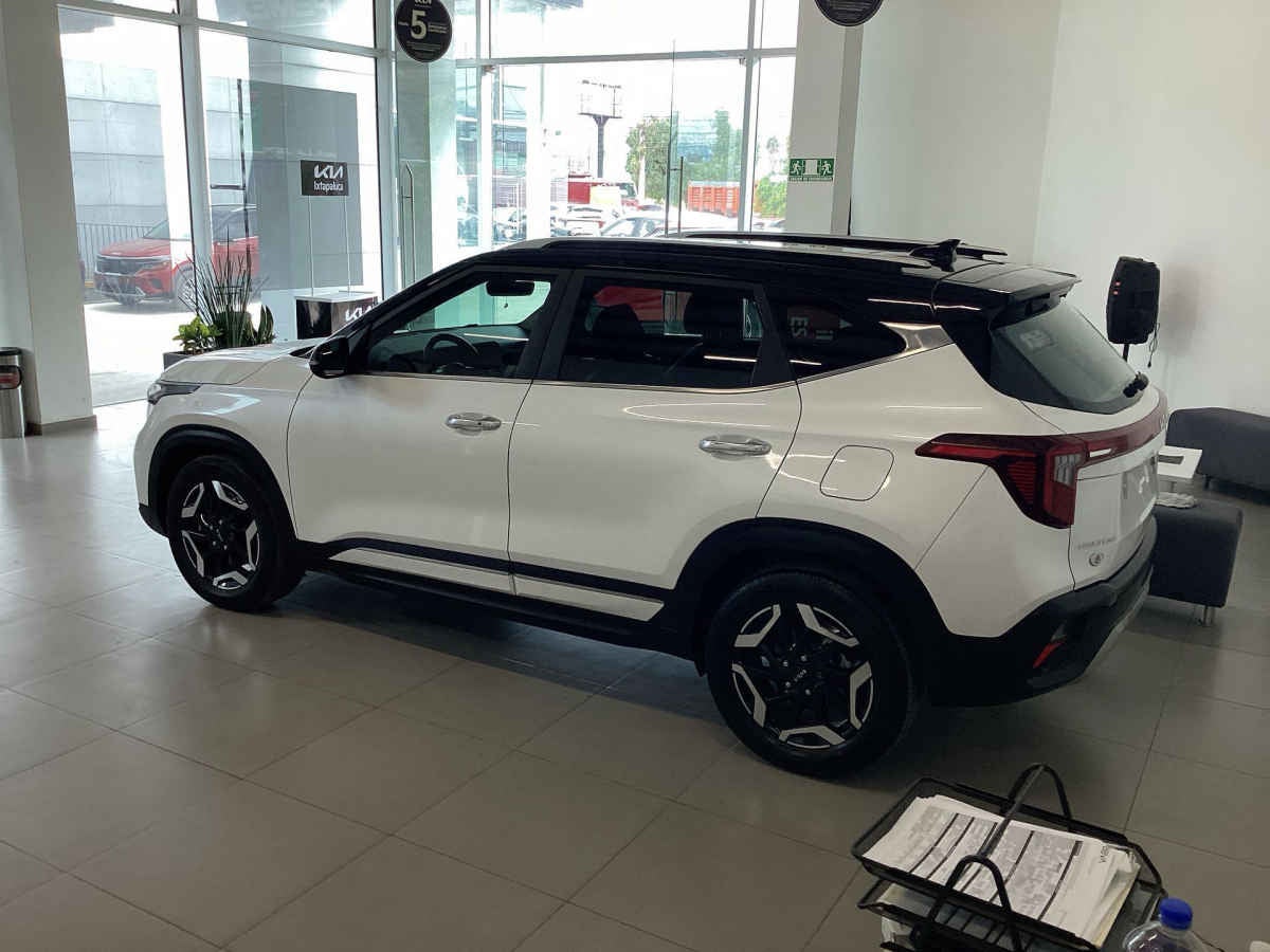 2024 Kia SELTOS 5p SXL L4/1.4/T Aut