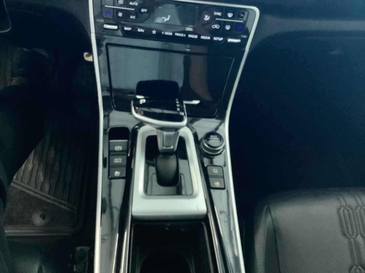 2024 Kia SELTOS 5p SXL L4/1.4/T Aut