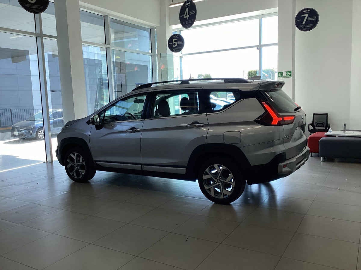 2024 Mitsubishi Xpander 5p Cross L4/1.5 Aut