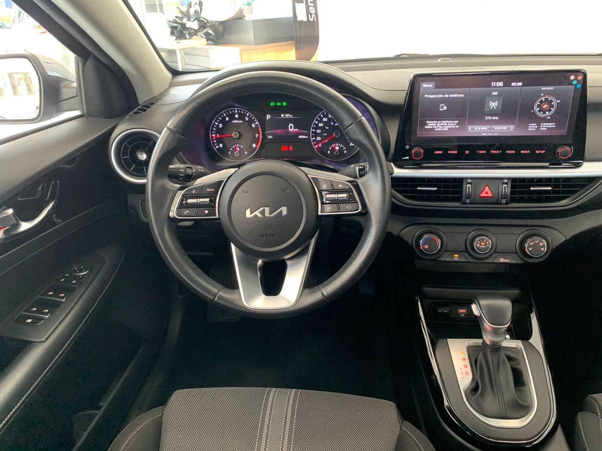 2024 Kia FORTE SEDAN 4p EX L4/2.0 Aut