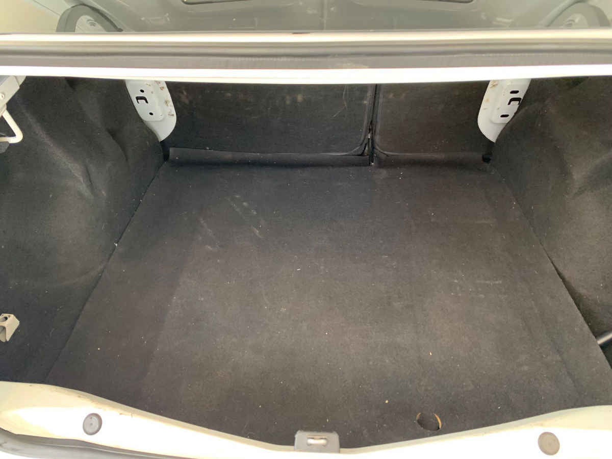 2024 Renault Logan 4p Intens L4/1.6 Aut