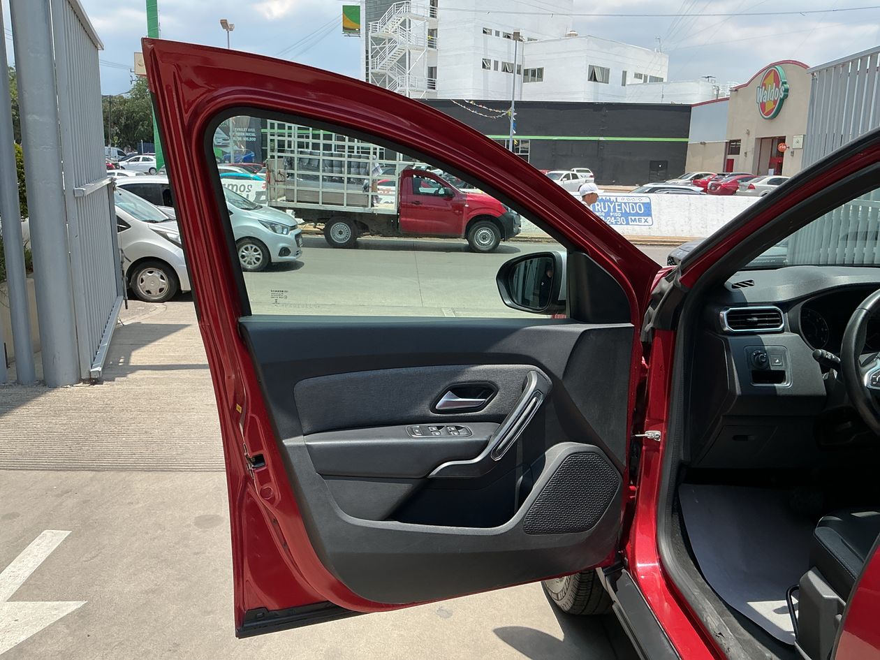 2023 Renault Duster ICONIC CVT