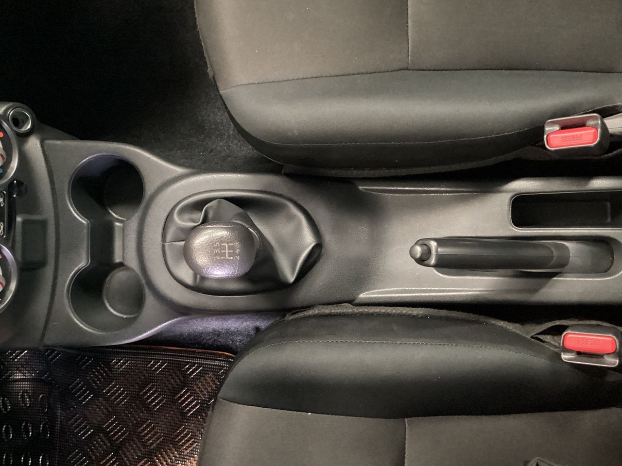 2025 Nissan V-Drive 1.6 A/C Mt