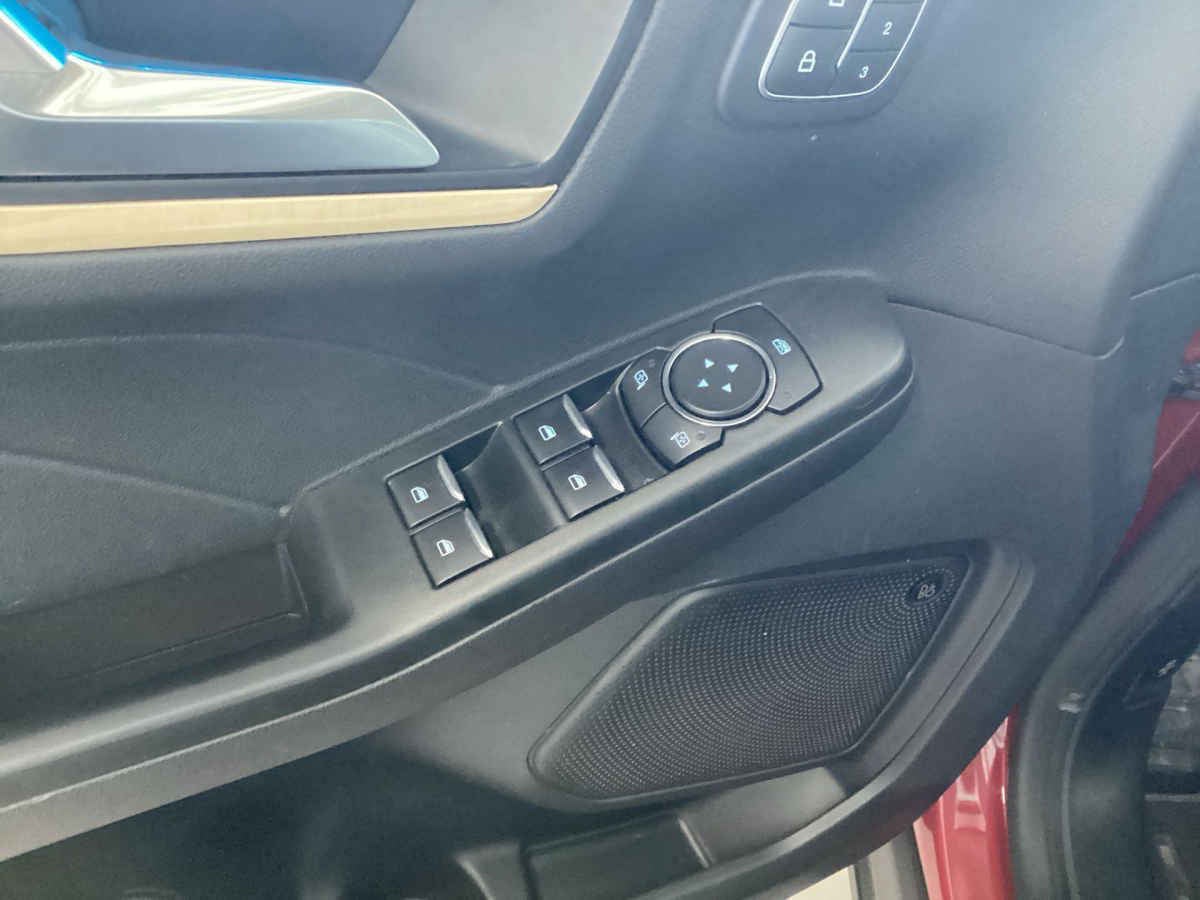 2022 Ford Escape 5p Titanium HEV L4/2.5 Aut