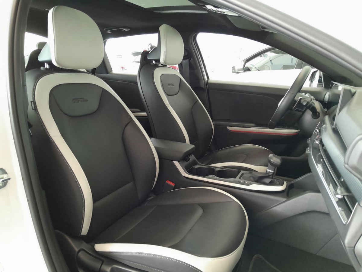 2026 Kia K4 5p GT Line Turbo L4/1.6 Aut