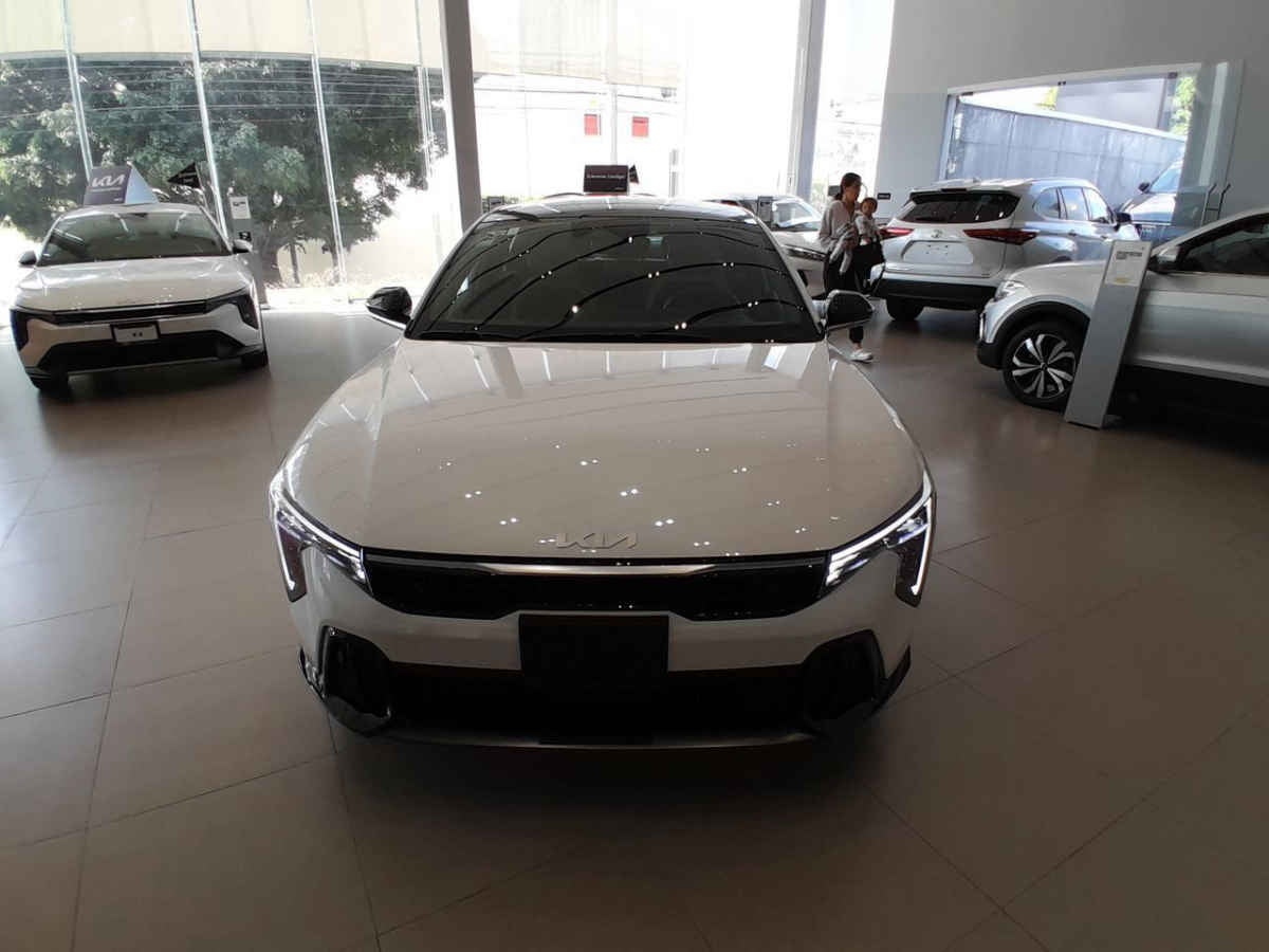 2026 Kia K4 5p GT Line Turbo L4/1.6 Aut