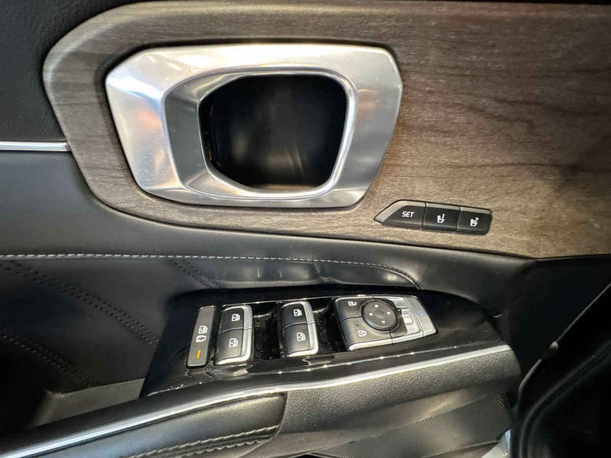 2023 Kia Sorento 5p SXL L4/2.5 Aut