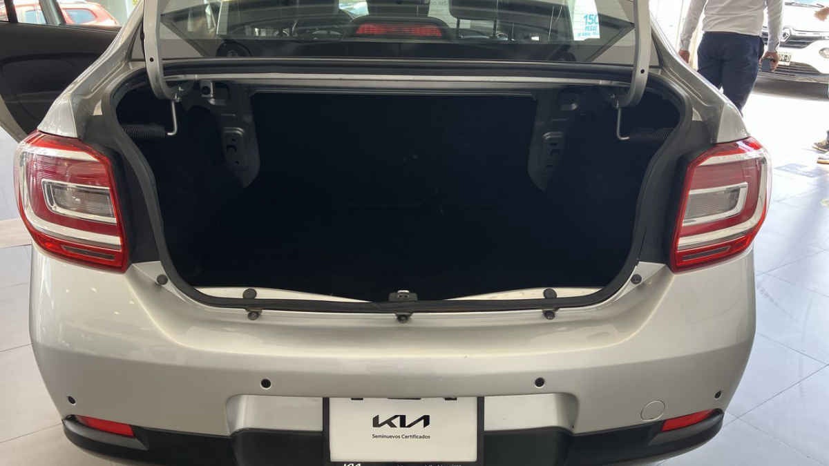 2024 Renault Logan 4p Intens L4/1.6 Aut