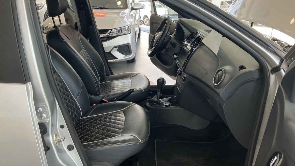 2024 Renault Logan 4p Intens L4/1.6 Aut