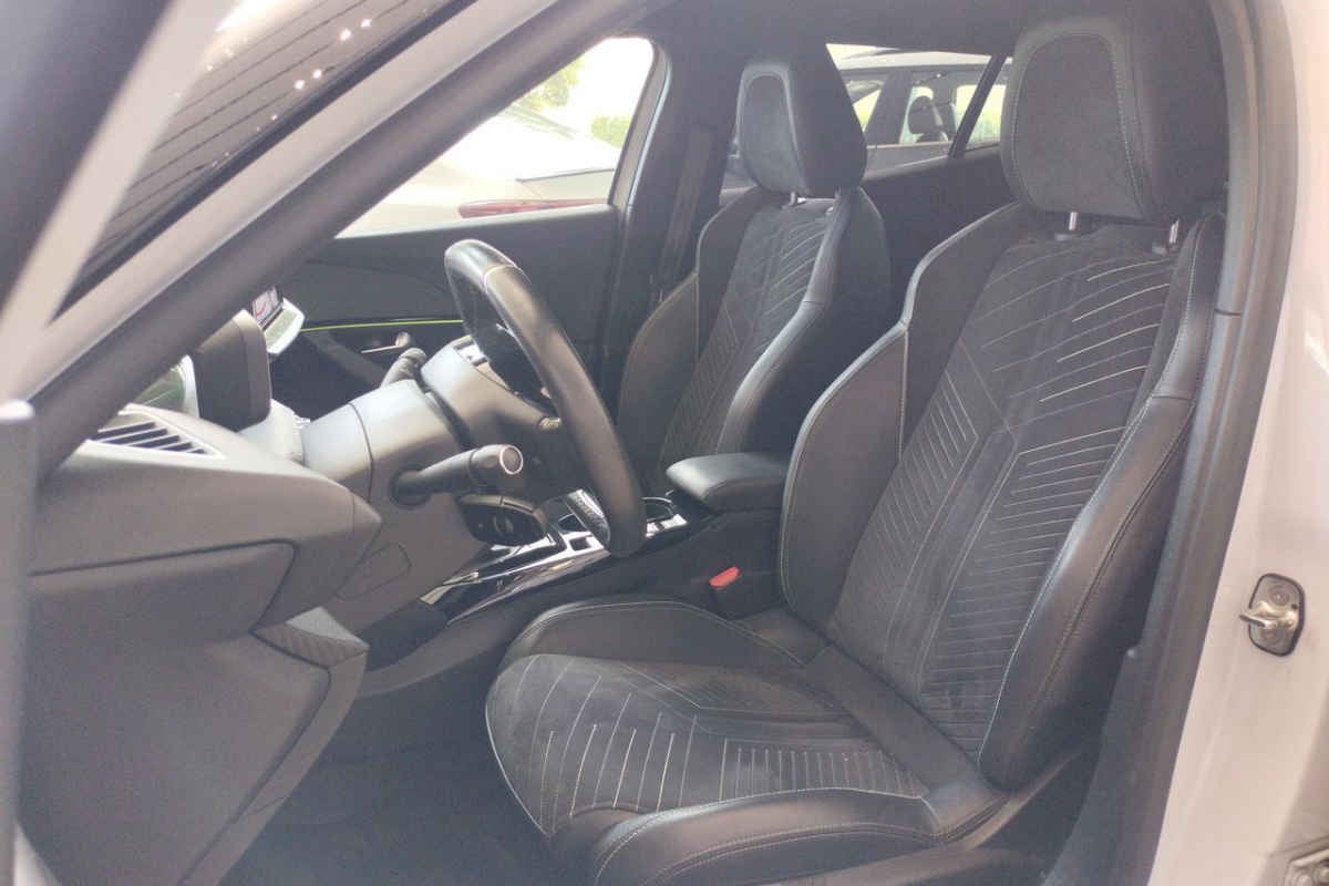 2025 Peugeot 2008 5p GT Pure Tech L3/1.2/T Aut