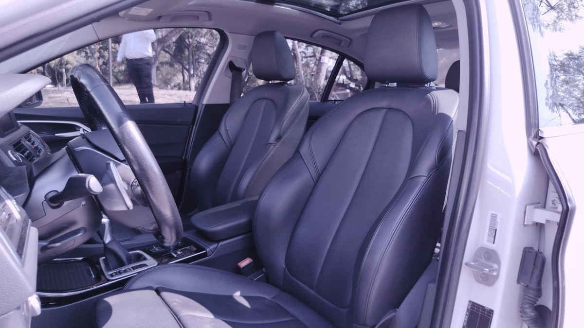 2019 BMW Serie 1 4p Sedan 120i Sport Line L4/1.6/T Aut